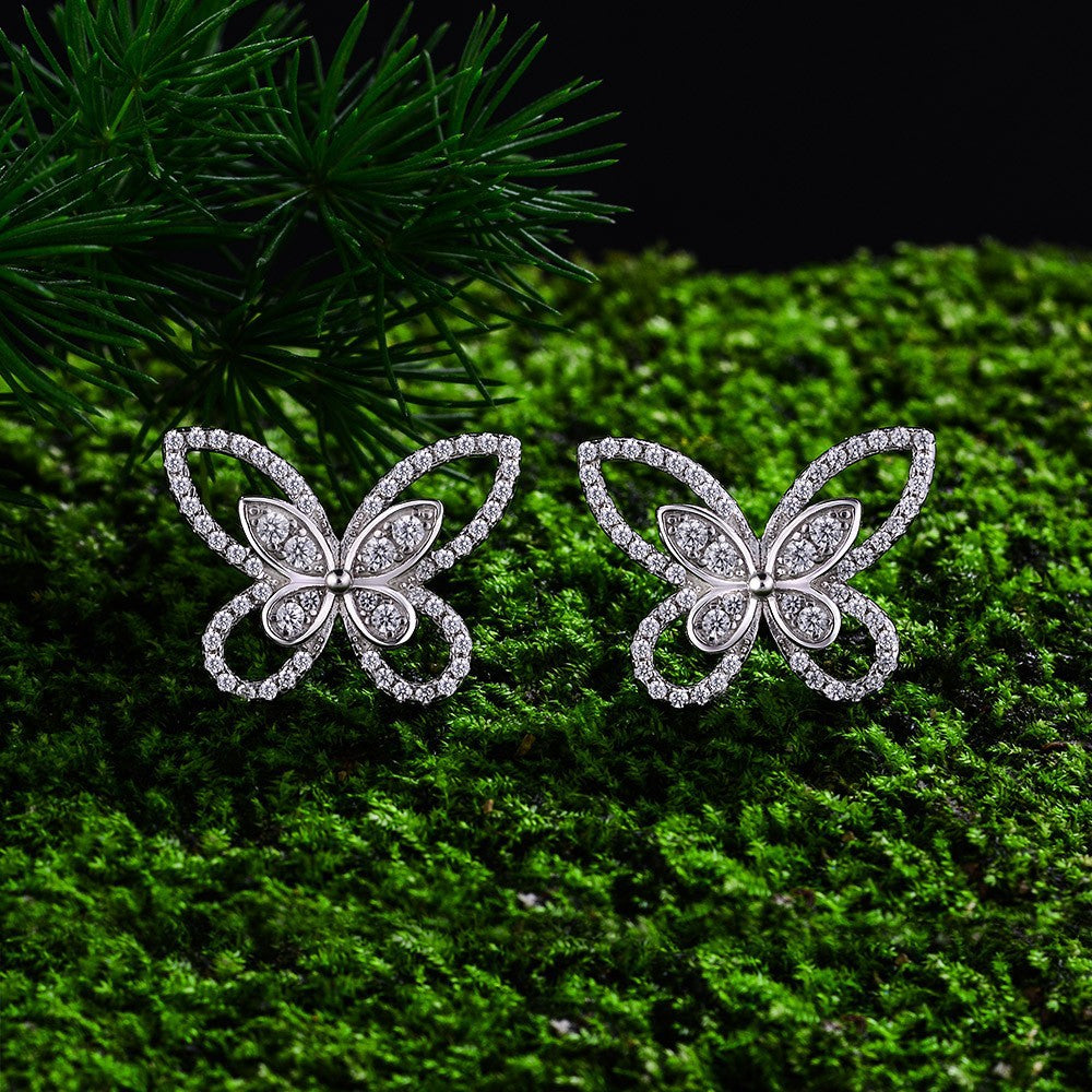 Fashionable and versatile butterfly necklace