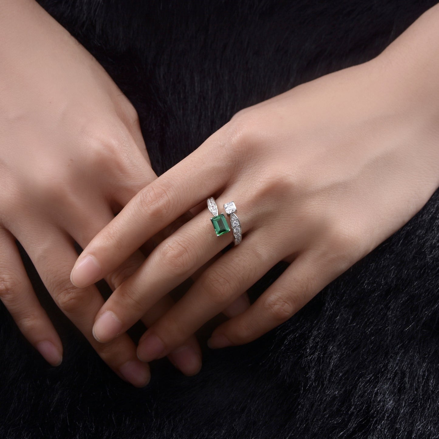 New trend 1ct cultured emerald 57 high carbon diamond ring female European and American fashion open ring