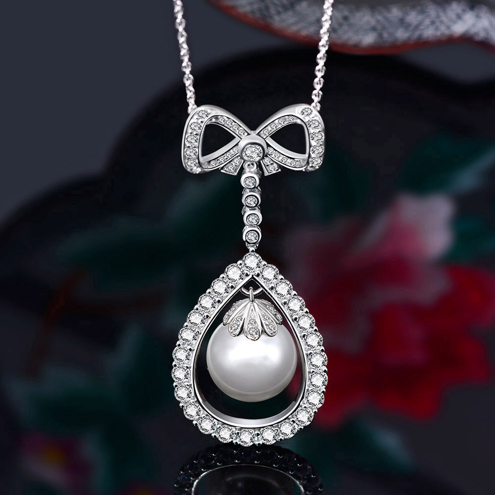 Temperament Pearl Series Pendant Luxurious Micro-encrusted Diamonds