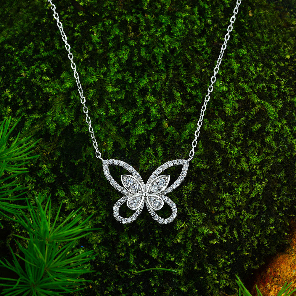 Fashionable and versatile butterfly necklace